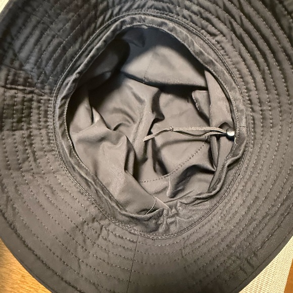 ALO Yoga Weekender Black M Bucket Hat - Picture 2 of 3